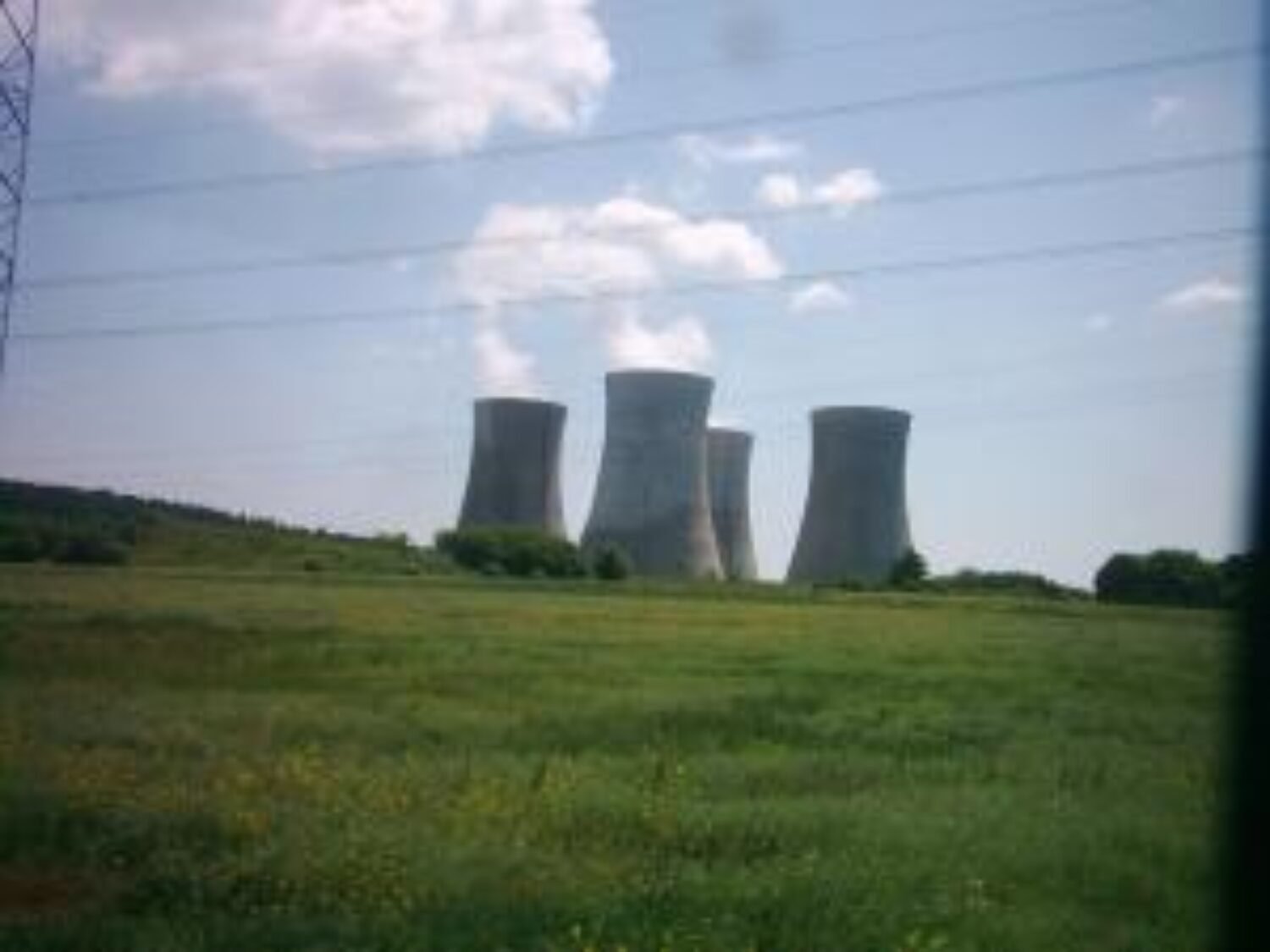 Talianom pri dostavbe atómky dochádza para