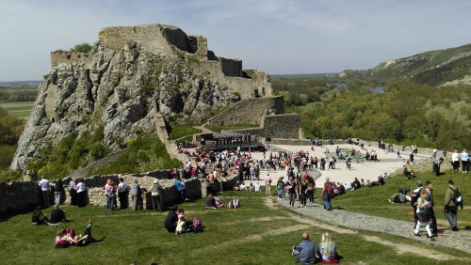 Vlastenci sa stretli na pamätnom hrade Devín