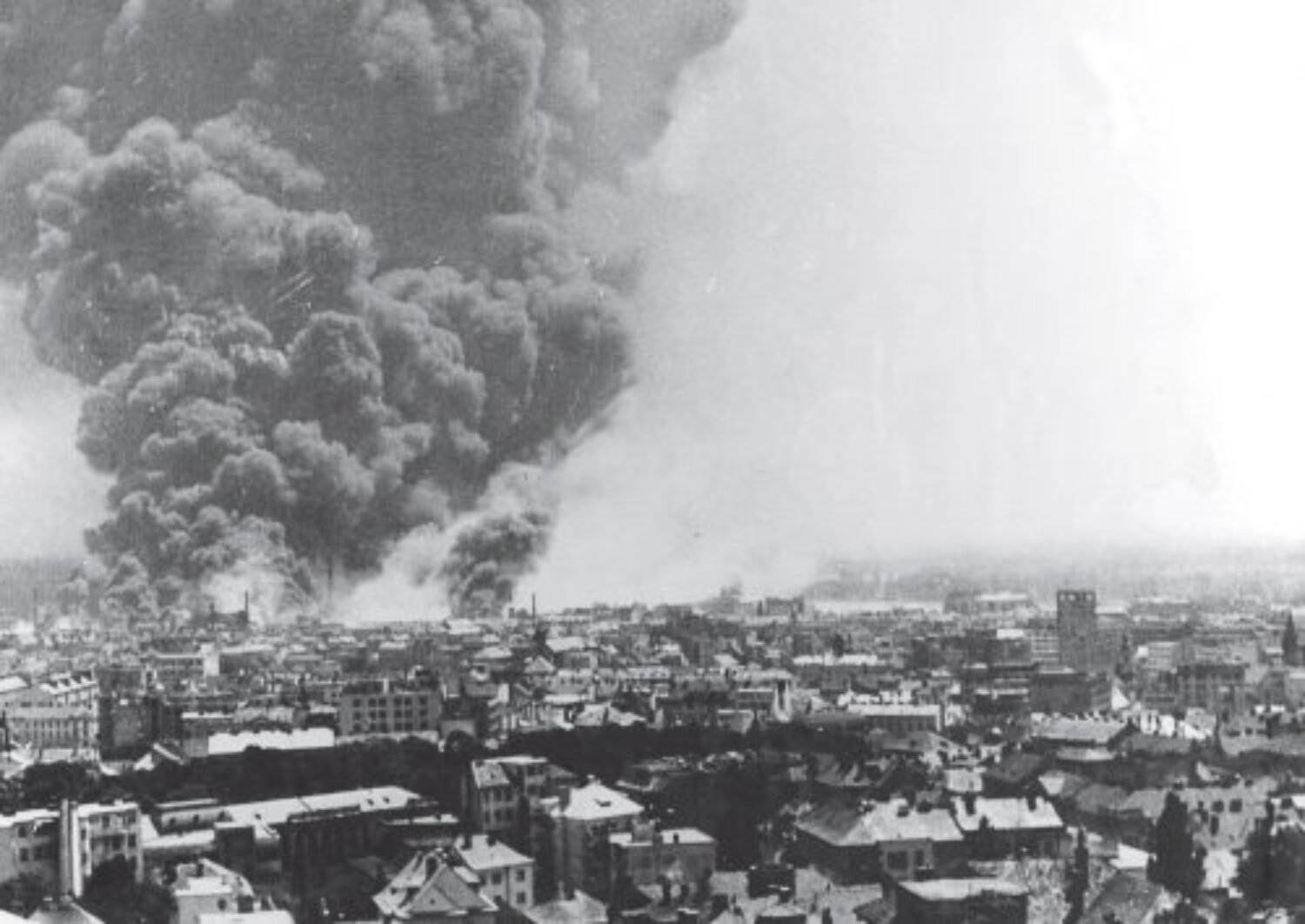 Cieľ náletov: rafinéria APOLLO a dunajský prístav