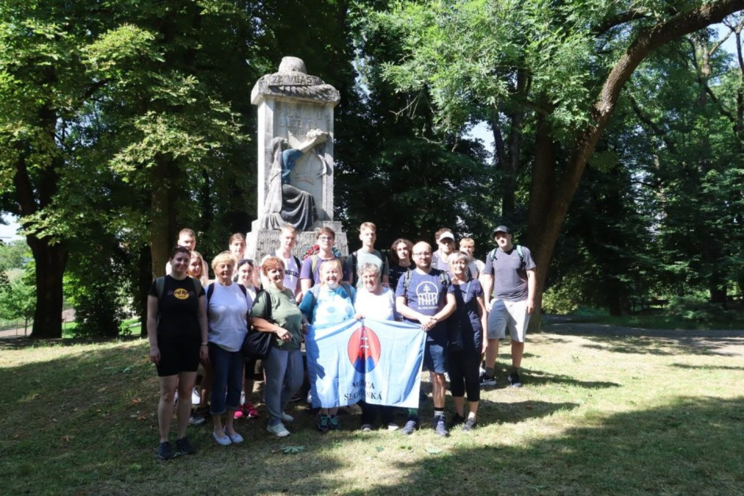 Žime tak, aby už nebolo treba obetovať životy na obranu vlasti