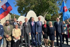 SNN 20_16_MS_ČLÁNOK 1 HORE_pomník Hurban 2025-matičiari Slovenské národné noviny