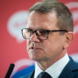 SNN 24_2_SLOVENSKO_ČLÁNOK 1 HORE_kmec-900x505 Diletantstvo predošlých vlád Matoviča, Hegera a Ódora zatiahlo Slovensku dlhovú brzdu