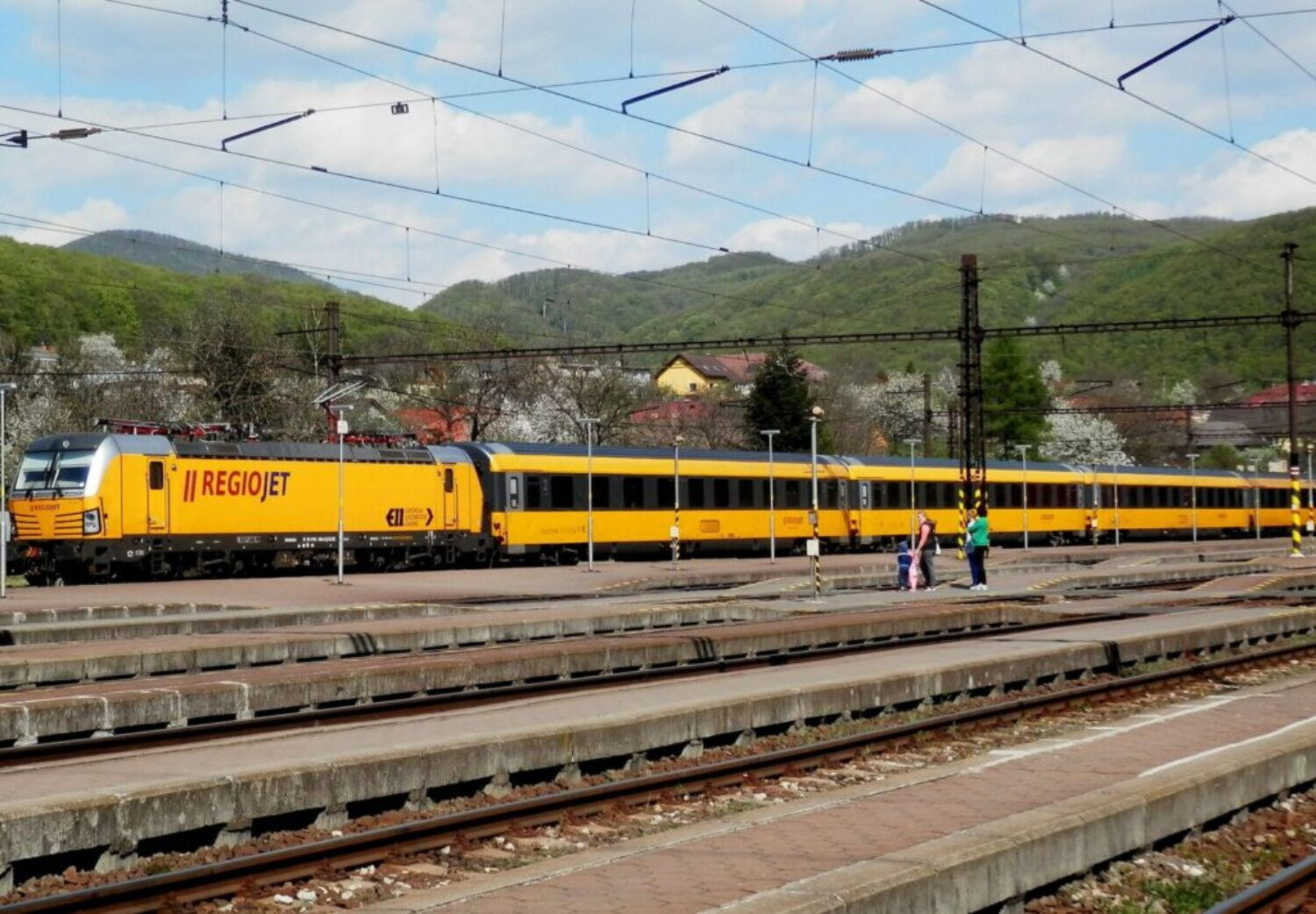 Riešenie problémov zaostávania železníc politici odstavili na slepú koľaj