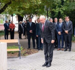 SNN 25_5_PUBLICISTIKA_ČLÁNOK 2 DOLE_návšteva maďarského prezidenta v SR Maďarský prezident sa promenádoval Slovenskom, akoby bol na svojom
