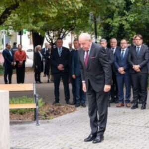 SNN 25_5_PUBLICISTIKA_ČLÁNOK 2 DOLE_návšteva maďarského prezidenta v SR Maďarský prezident sa promenádoval Slovenskom, akoby bol na svojom