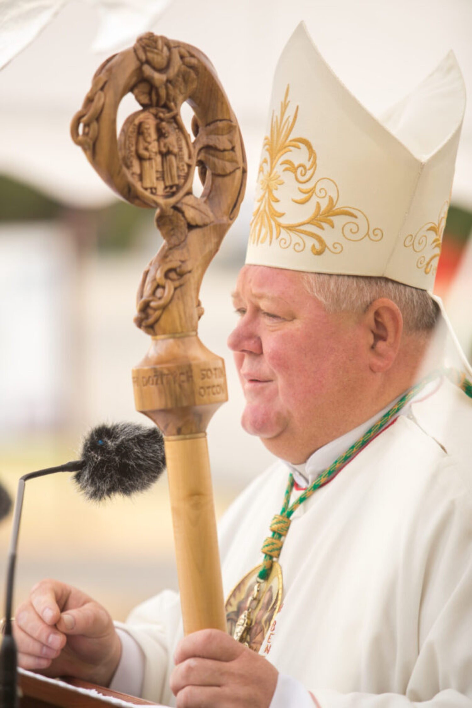 SNN 26_8_ROZHOVOR TÝŽDŇA_biskup Judák_Judák 1 Mons. Viliam JUDÁK: Čas pred Vianocami nám daruje veľa hviezdnych hodín