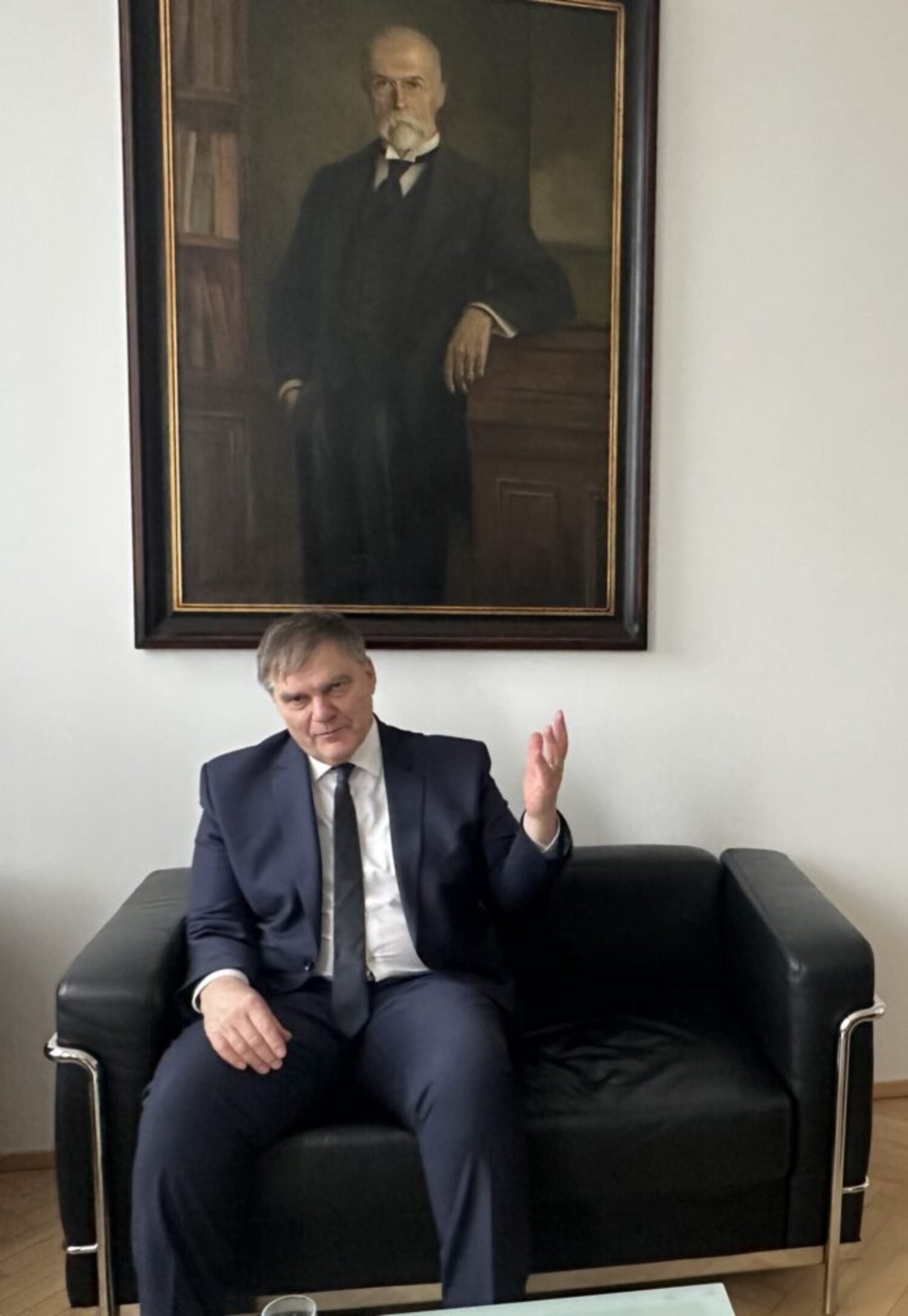 SNN 1_6_ROZHOVOR TÝŽDŇA_vyeľvyslanec ČR Jindrák Medzi Slovákmi a Čechmi neexistujú žiadne historické krivdy z dávnej minulosti