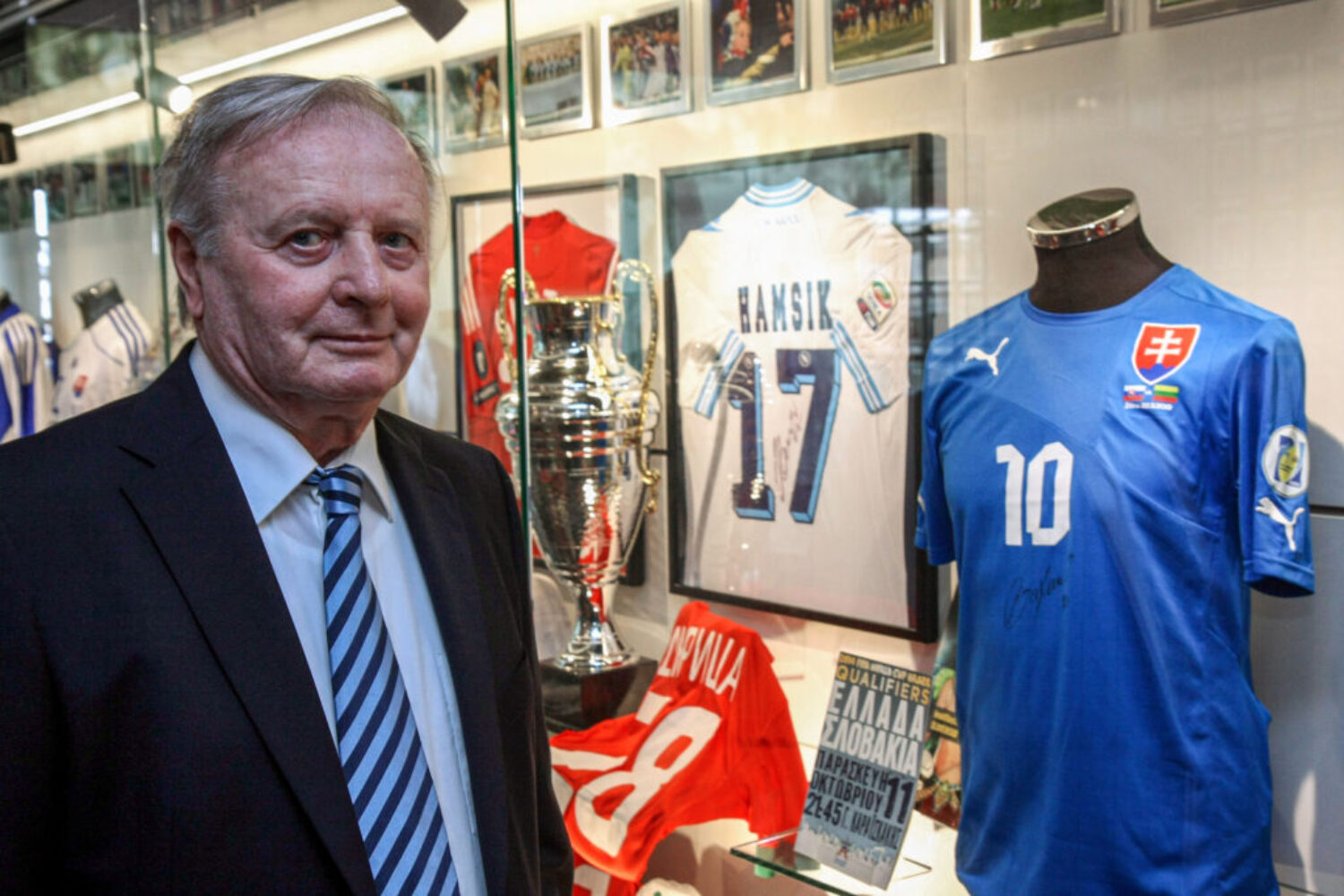 Jozef VENGLOŠ viedol ako hlavný tréner reprezentačné výbery piatich krajín