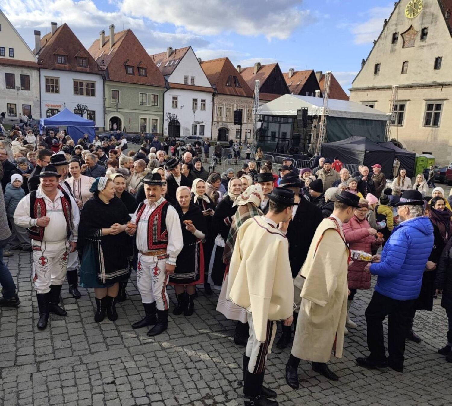 Vivodzeňe Kačura opäť oživilo fašiangové tradície v Bardejove