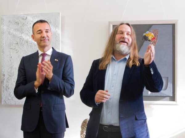 Docent J&aacute;n POCHANIČ, PhD., je zn&aacute;my spisovateľ, ale najm&auml; vynach&aacute;dzav&yacute; pedag&oacute;g