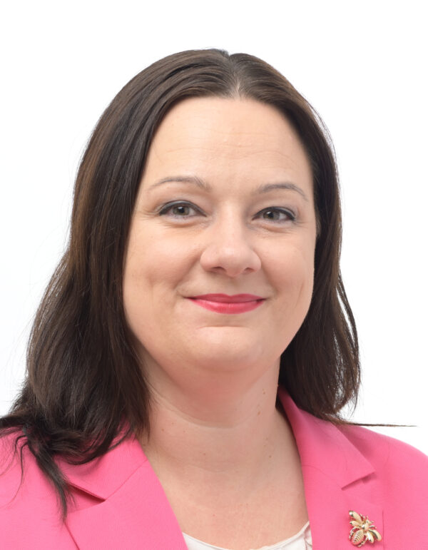 TRI OT&Aacute;ZKY PRE: europoslankyňu Katar&iacute;nu ROTH NEVEĎALOV&Uacute; za SMER ‒ SSD