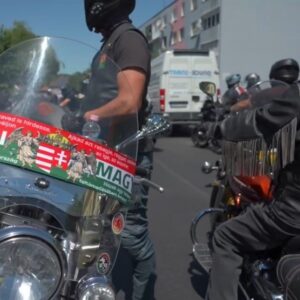 V Dunajskej Strede od iredentistického pamätníka: Do toho felvidék – preč s Trianonom!