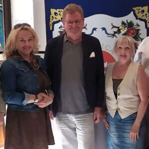 SNN 15_2_SLOVENSKO_ČO INÍ NEPÍŠU_Francúzsky atašé v Maticispolocna na vystave Výstavu Výtvarná Matica II. si pozreli predstavitelia desiatich štátov sveta