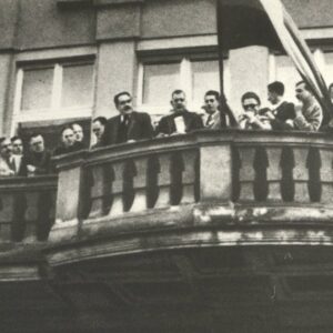 ZA-balkón-1 Po autonómii v roku 1938 nastal proces poslovenčenia štátneho aparátu