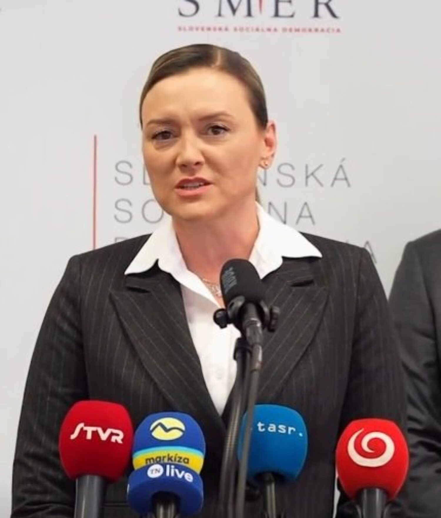 Laššáková Politické rošády pokračujú