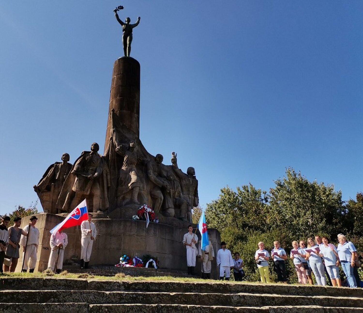SNN 17_16_MS_ČLÁNOK 1 HORE_Sedliacke povstaniehaniska-1 V Nižnom Žipove si uctili pamiatku Východoslovenského roľníckeho povstania