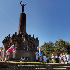 SNN 17_16_MS_ČLÁNOK 1 HORE_Sedliacke povstaniehaniska-1 V Nižnom Žipove si uctili pamiatku Východoslovenského roľníckeho povstania