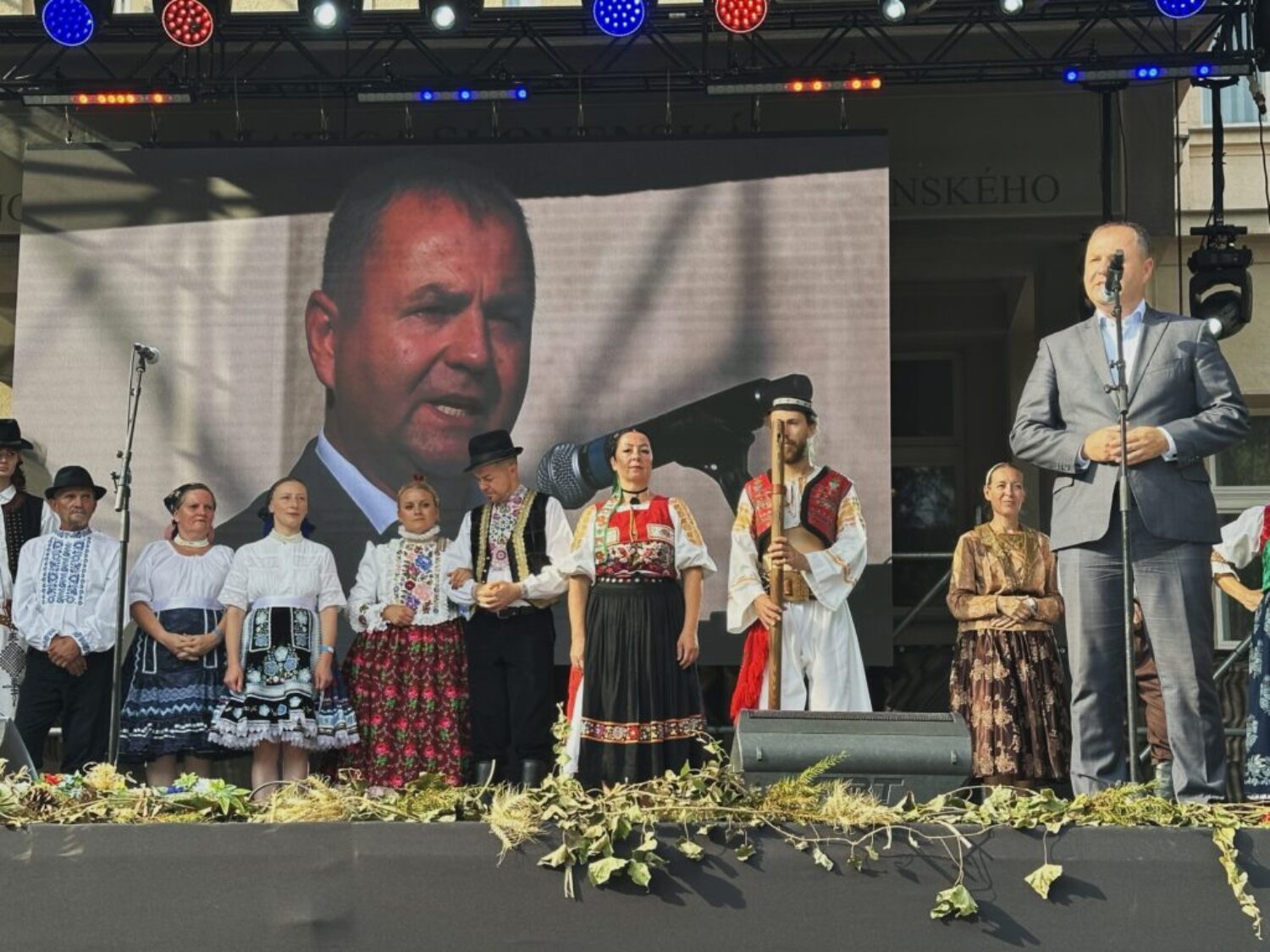 SNN 17_4_PUBLICISTIKA_INTERVIREW_marián kéry Marián KÉRY: Západ nemá právo pretvárať svet na svoj obraz