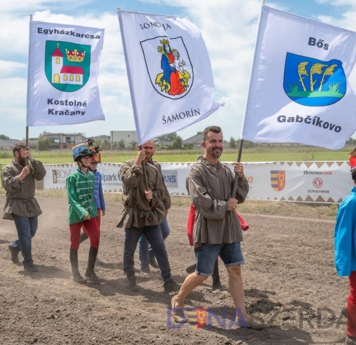 SNN 17_5_PUBLICISTIKA_ČLÁNOK 2 DOLE_irendenta - foto 2 názvy obcí Novela zákona o štátnom jazyku Slovenskej republiky je potrebná ako soľ